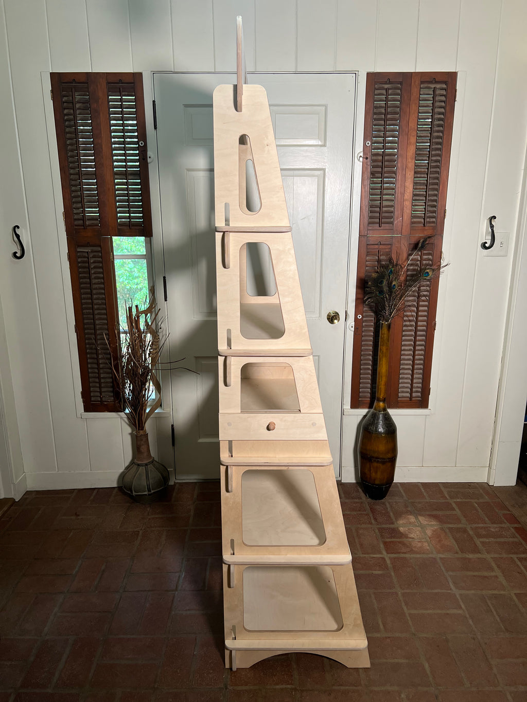 Pinnacle Display Shelf