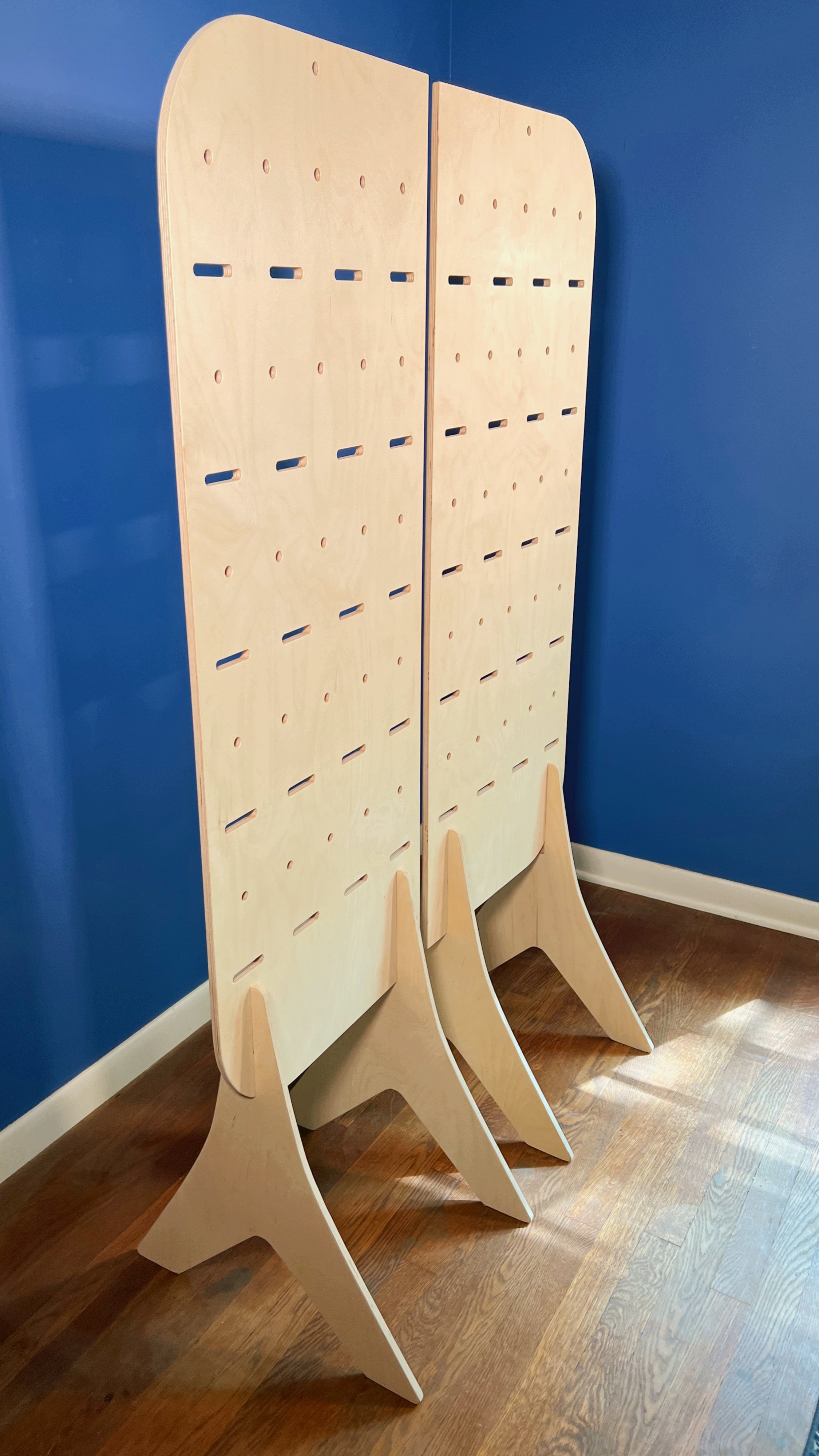 Side-by-Side Floor Display – Modular Wood Pegboard Rack with Shelves & Pegs, Flat-Pack Booth Organizer for Craft Fairs And Retail Vendors