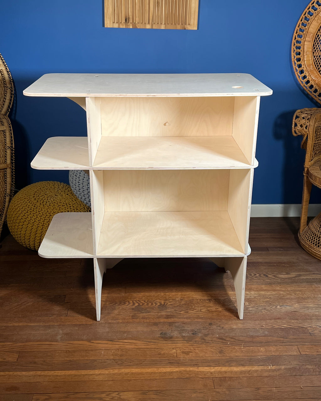 Collapsible Wooden Vendor Kiosk – Baltic Birch Craft Fair Display with Side & Back Shelves – Portable Checkout Stand for Markets And Pop-Ups
