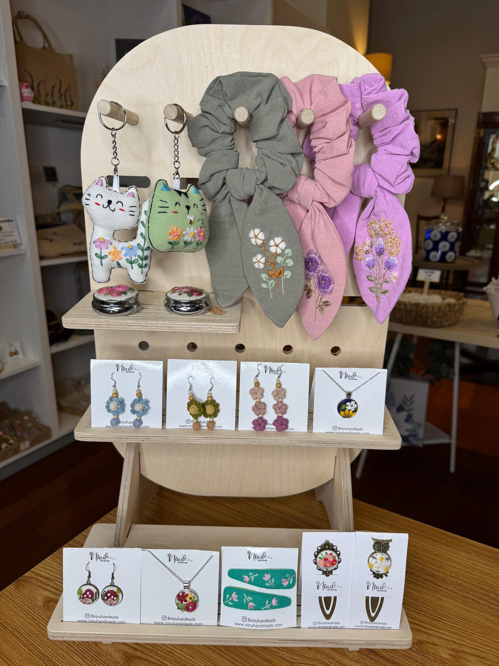 Summit Standard Tabletop Display