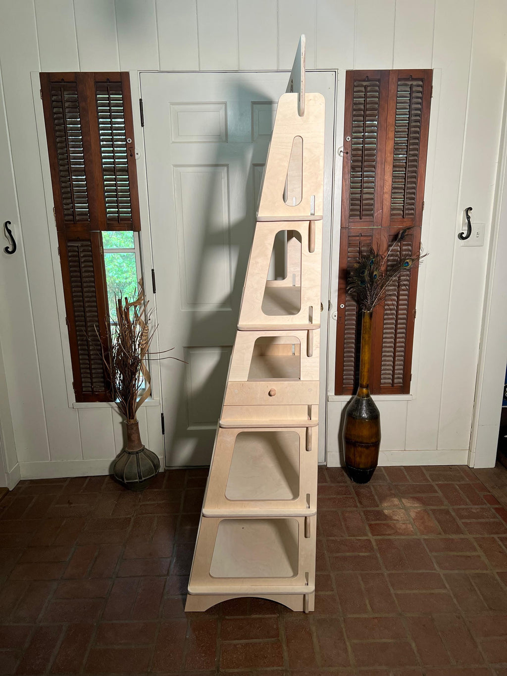 Pinnacle Display Shelf