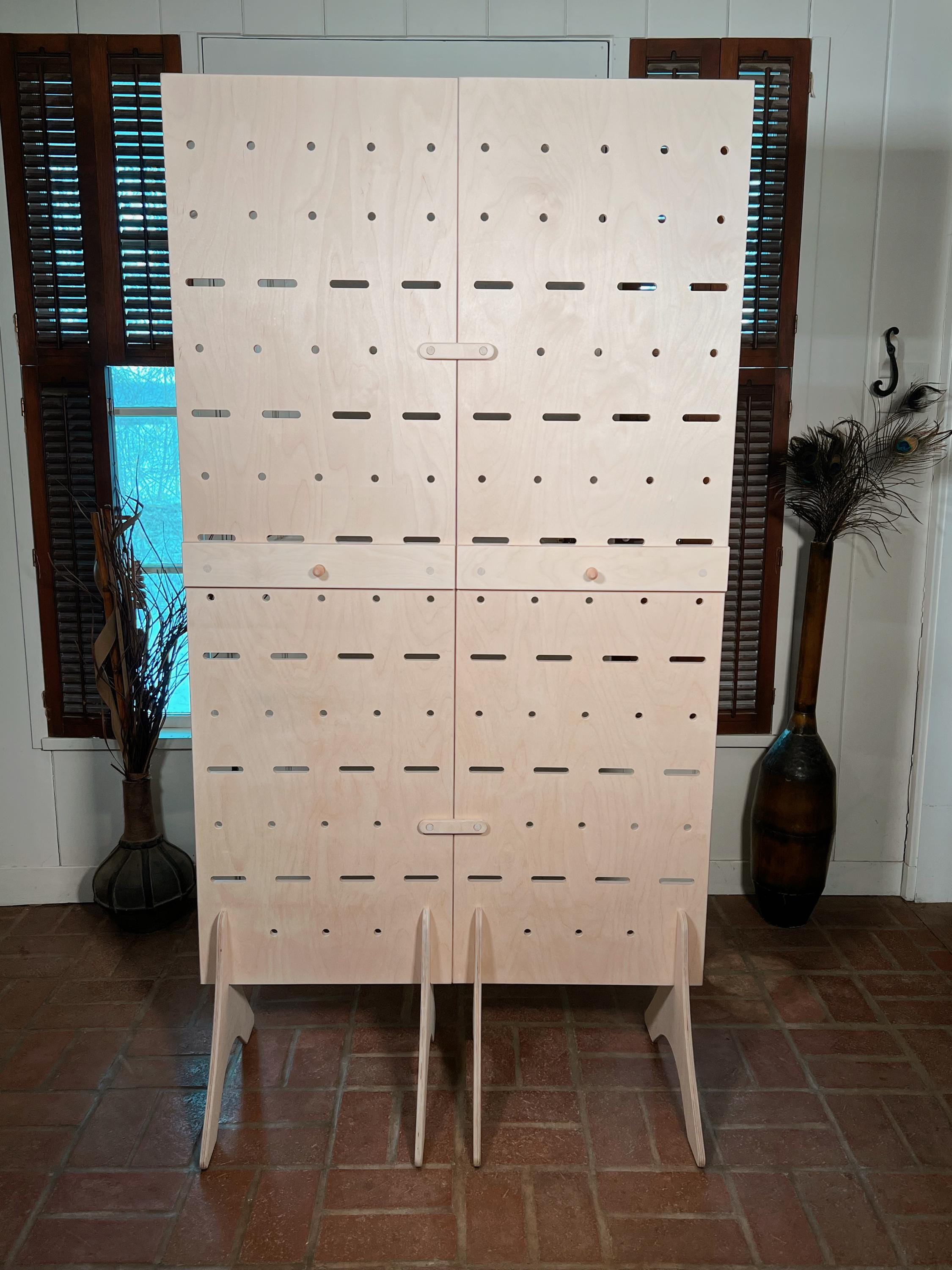 Collapsible Side-by-Side Floor Display – Modular Wood Pegboard Rack with Shelves & Pegs, Flat-Pack Exhibit for Craft Fair/Market Vendors