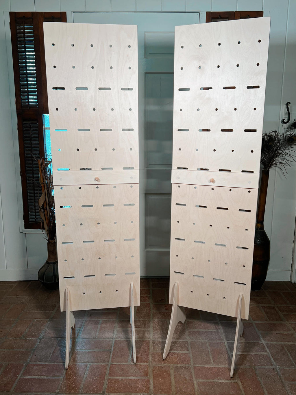 Collapsible Side-by-Side Floor Display – Modular Wood Pegboard Rack with Shelves & Pegs, Flat-Pack Exhibit for Craft Fair/Market Vendors