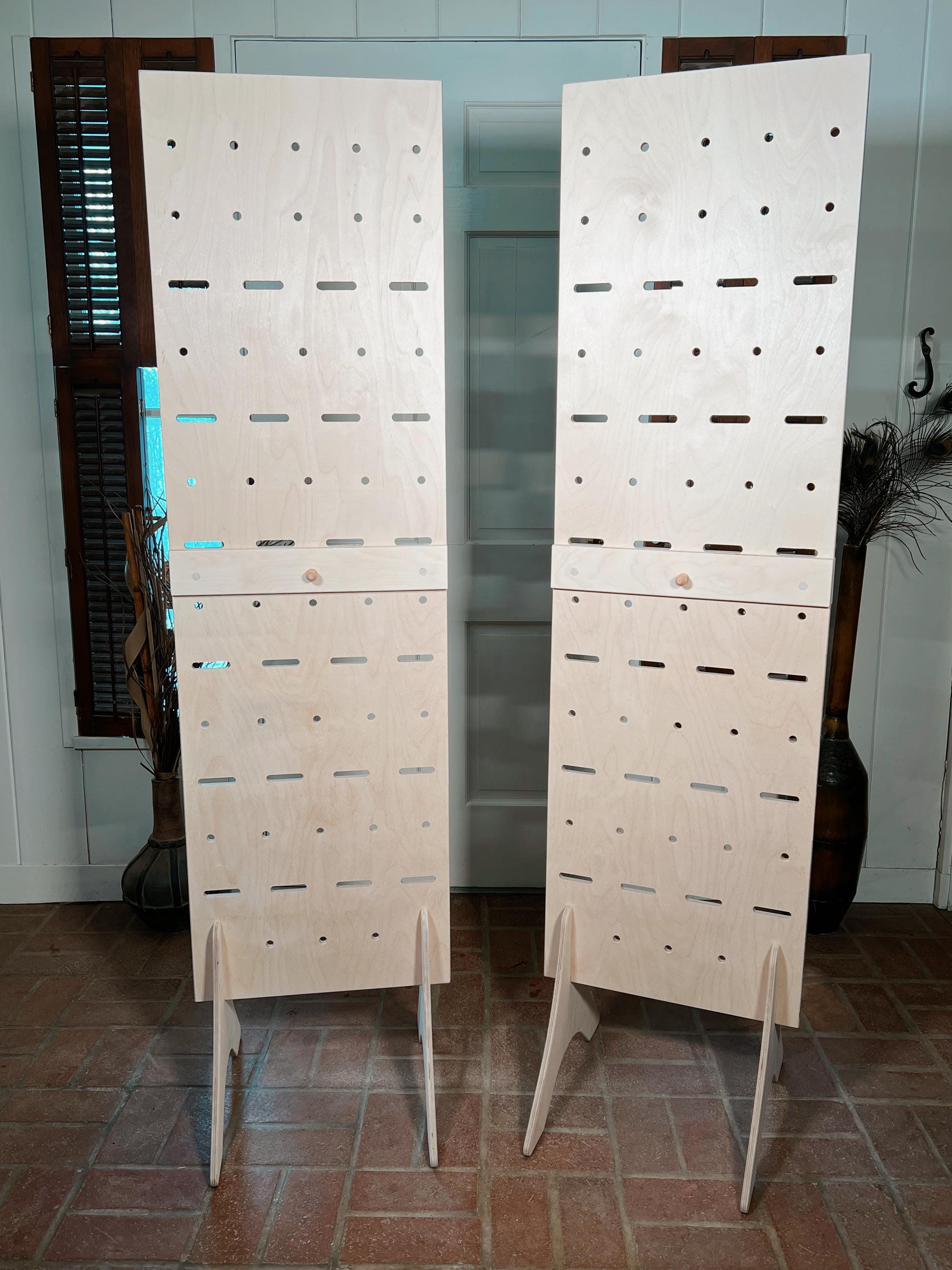 Collapsible Side-by-Side Floor Display – Modular Wood Pegboard Rack with Shelves & Pegs, Flat-Pack Exhibit for Craft Fair/Market Vendors
